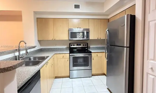 7940 N Nob Hill Road 204, Tamarac, FL 33321