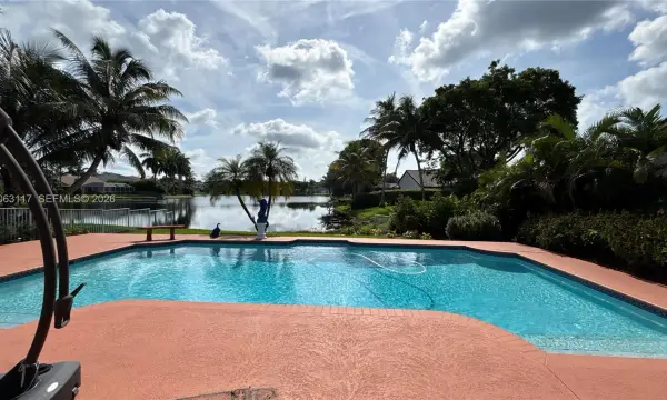 635 SW 200th Terrace, Pembroke Pines, FL 33029