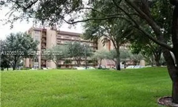 3100 W Rolling Hills Circle 101, Davie, FL 33328