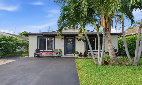 266 SW 7th Court, Deerfield Beach, FL 33441