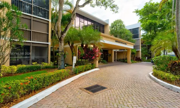 16325 Golf Club Road 101, Weston, FL 33326