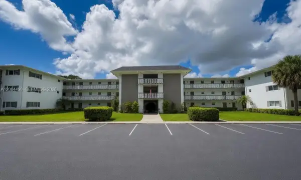 1201 Hillcrest Court 205, Hollywood, FL 33021
