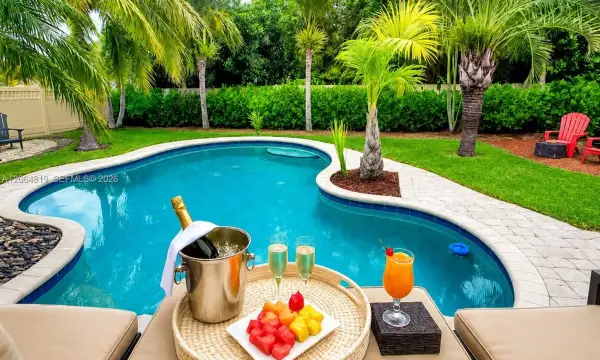 1301 NE 42nd Street, Oakland Park, FL 33334