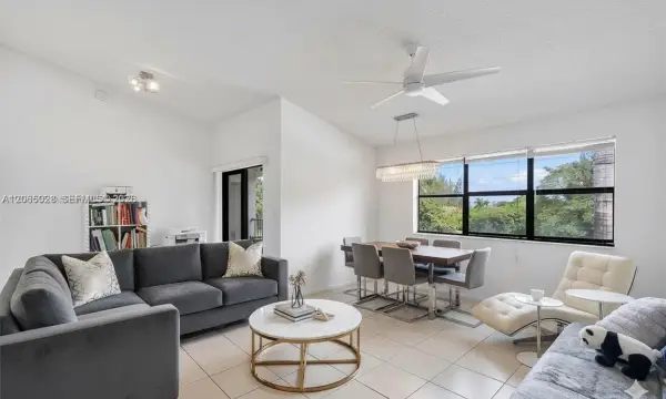 610 S Park Road 35-1, Hollywood, FL 33021