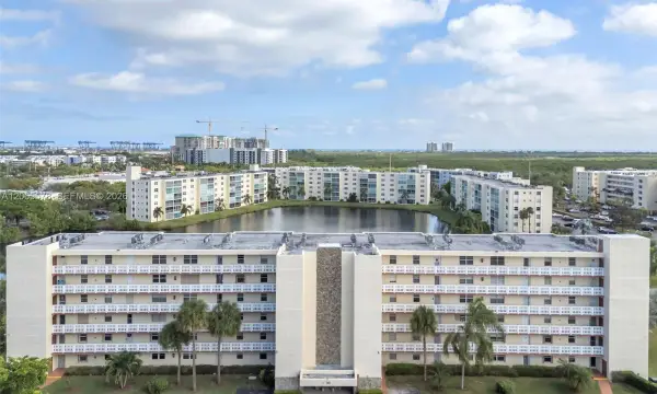 141 SE 3rd Avenue 101, Dania Beach, FL 33004