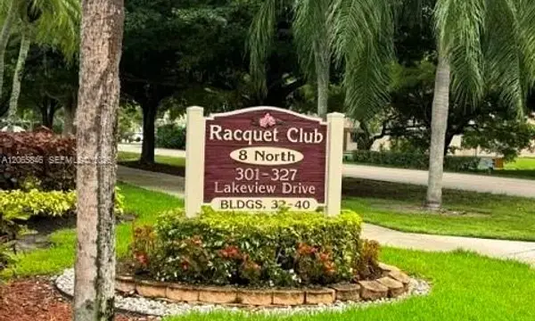 301 Lakeview Drive 102, Weston, FL 33326