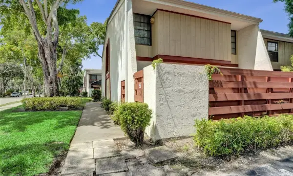 2999 Lakewood Lane, Hollywood, FL 33021
