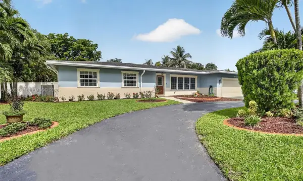 801 Ixora Lane, Plantation, FL 33317