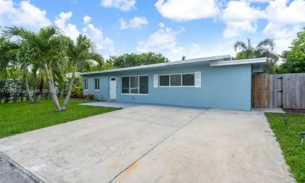 2721 NE 8th Avenue, Pompano Beach, FL 33064