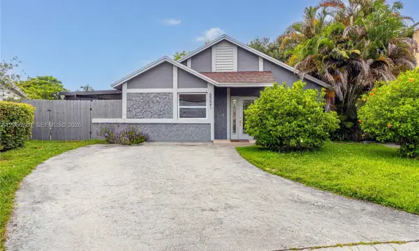 5560 SW 98th Way, Cooper City, FL 33328