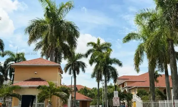 6960 SW 39th Street E102, Davie, FL 33314