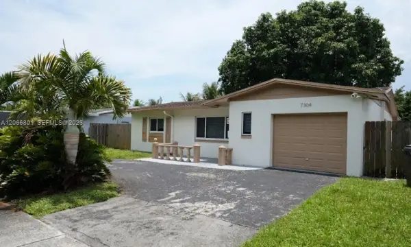7304 Mckinley Street, Hollywood, FL 33024