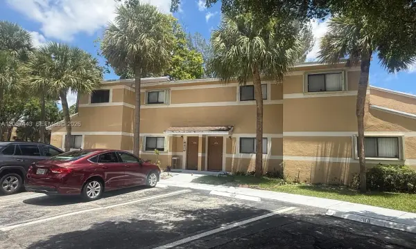 203 E Palm Circle E, Pembroke Pines, FL 33025