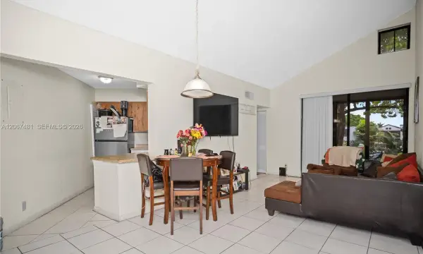 213 Lake Pointe Drive 203, Oakland Park, FL 33309