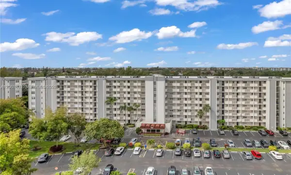 5900 NW 44th Street 405, Lauderhill, FL 33319