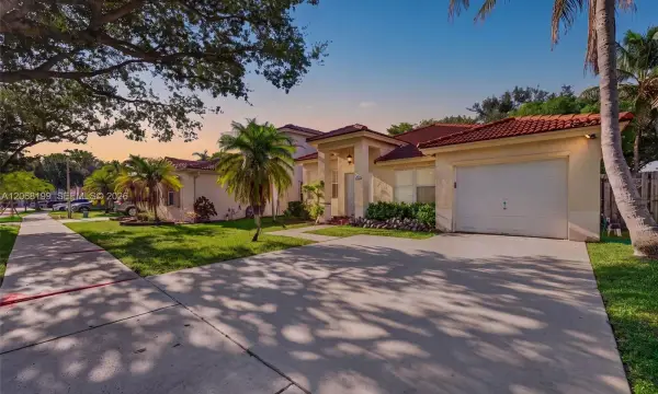 13976 S Cypress Cove Circle, Davie, FL 33325