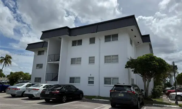 4880 NW 22nd Street 307, Lauderhill, FL 33313