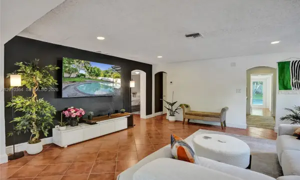 1022 NE 34th Court, Oakland Park, FL 33334
