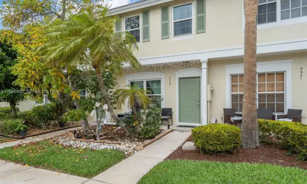 9925 NW 57th Manor, Coral Springs, FL 33076