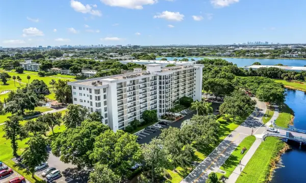 3300 N Palm Aire Drive 910, Pompano Beach, FL 33069
