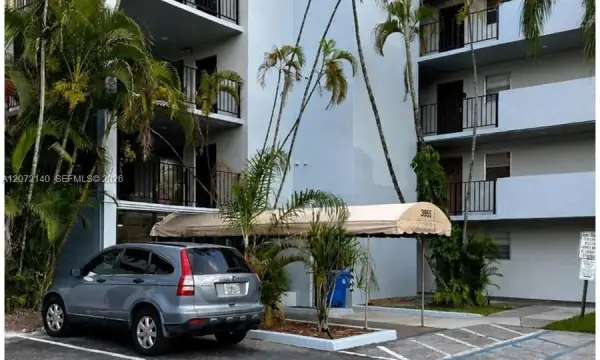 3955 N Nob Hill Road 403, Sunrise, FL 33351