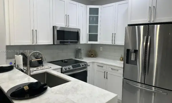 7690 S Southwood Circle, Davie, FL 33328