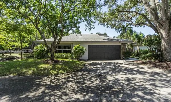13 Dogwood Road, Hollywood, FL 33021