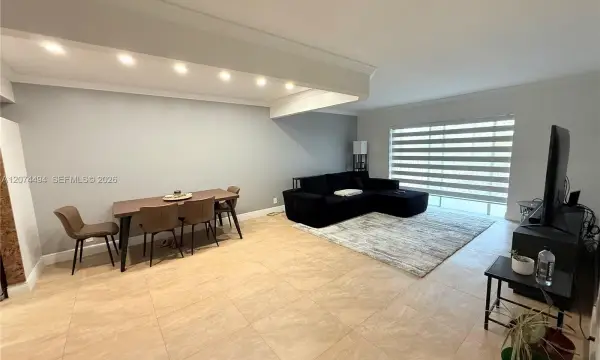 6101 N Falls Cir Drive 405, Lauderhill, FL 33319