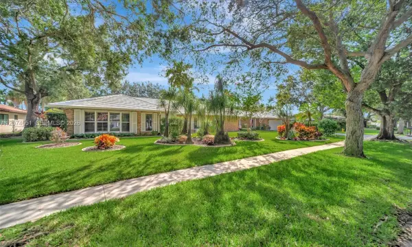 560 W Tropical Way, Plantation, FL 33317