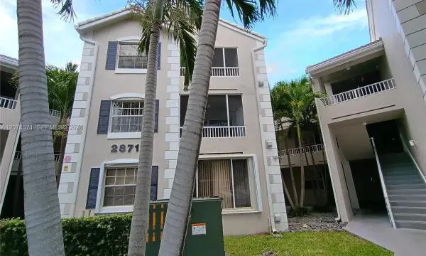 2871 N Oakland Forest Drive 210, Oakland Park, FL 33309