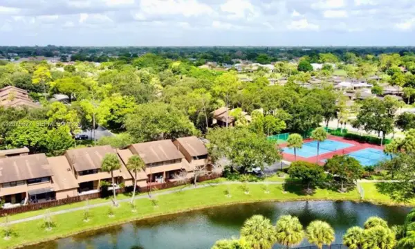 7750 NW 79th Avenue H5, Tamarac, FL 33321