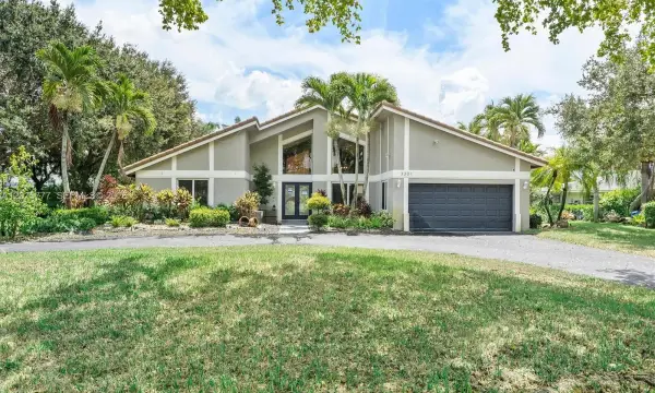 3301 NW 112th Avenue, Coral Springs, FL 33065