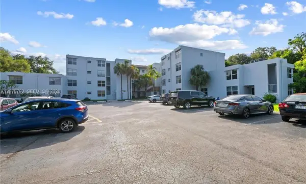 9400 Live Oak Place 205, Davie, FL 33324