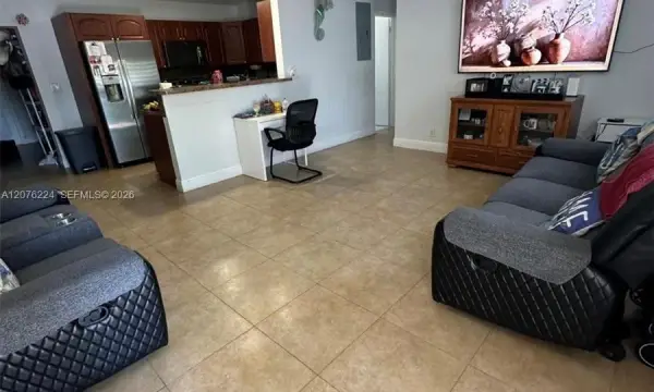 607 NW 42nd Street, Oakland Park, FL 33309