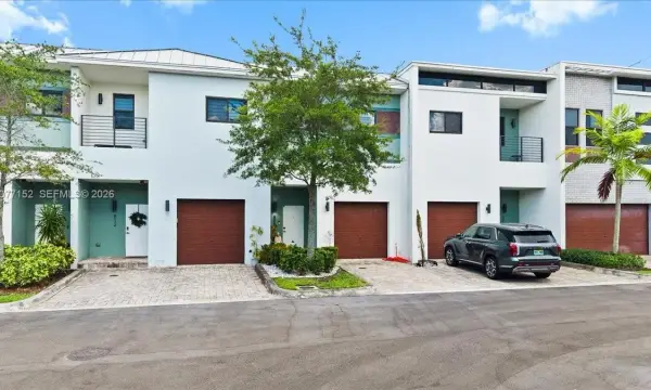 808 NW 44th Terrace, Plantation, FL 33317