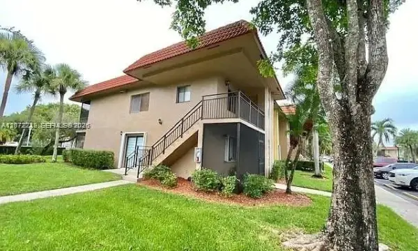 215 Lakeview Drive 203, Weston, FL 33326