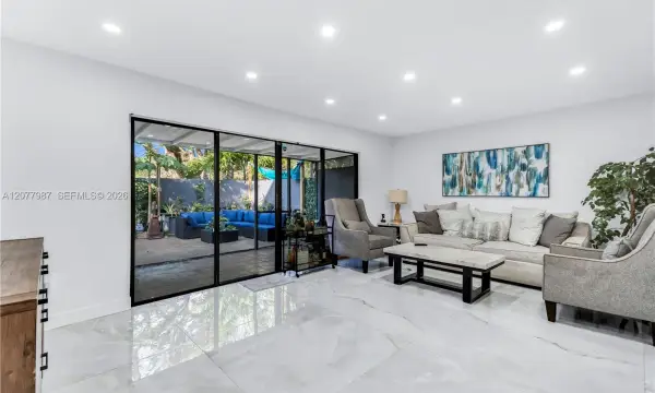 Address Withheld, Hollywood, FL 33021