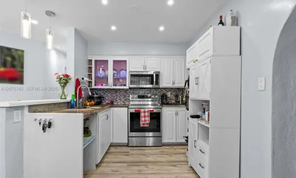 6432 Perry Street, Hollywood, FL 33024