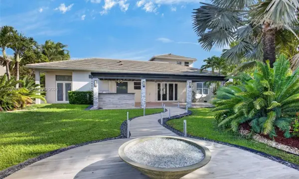 1371 Victoria Isle Drive, Weston, FL 33327