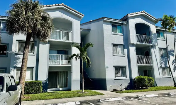 2640 S University Drive 113, Davie, FL 33328