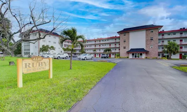 Address Withheld, Lauderdale Lakes, FL 33319
