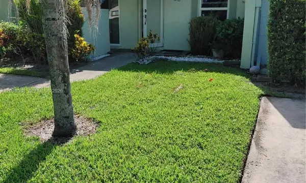 16 Camden Lane, Boynton Beach, FL 33426