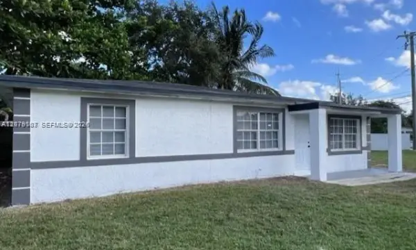 43 Newton Road, West Park, FL 33023