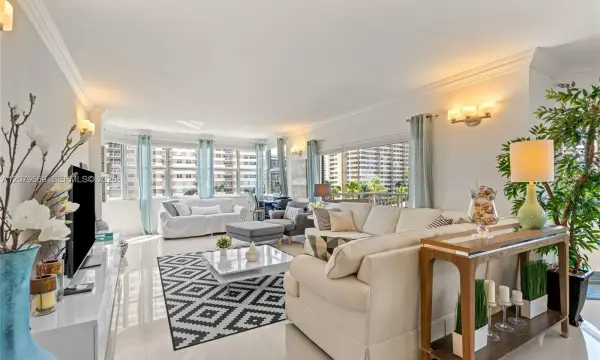 1950 S Ocean Drive 4e, Hallandale Beach, FL 33009