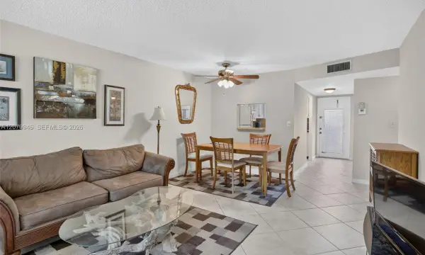 9261 Sunrise Lakes Boulevard 203, Sunrise, FL 33322