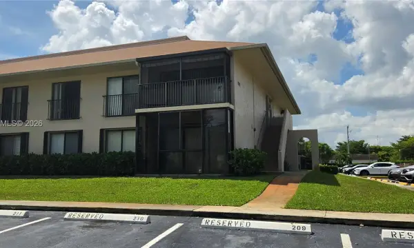 5981 Washington Street 206, Hollywood, FL 33023