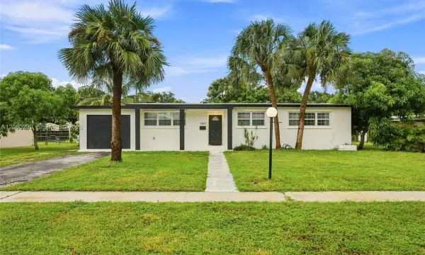 6885 NW 14th Court, Plantation, FL 33313