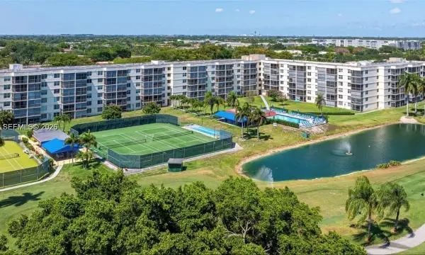 800 S Hollybrook Drive 305, Pembroke Pines, FL 33025
