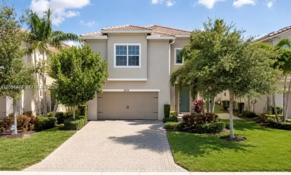 4729 Greenway Drive, Hollywood, FL 33021