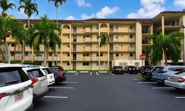 3905 N Nob Hill 205, Sunrise, FL 33351